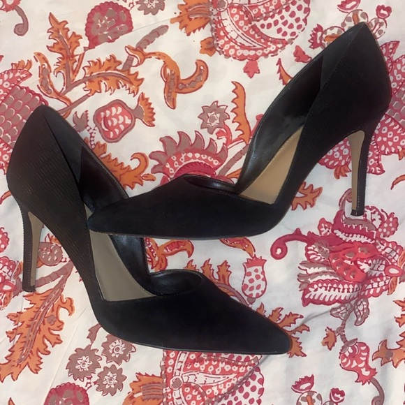 Vince Camuto Black Textured Heels - Picture 3 of 6